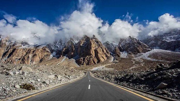 China agrees to give $1.6 billion to Pakistan for Karakoram highway-business news - business news pakistan - business news today - business newspaper - business newspaper pakistan - pakistan business news - latest business news pakistan - top business news pakistan - pakistan economy news - business news pakistan stock exchange - BizTalk - Top Business news from Pakistan -